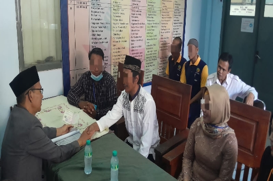 Berharap Anak dapat Status Kependudukan, Warga Binaan Lapas Surabaya Izin Menikah