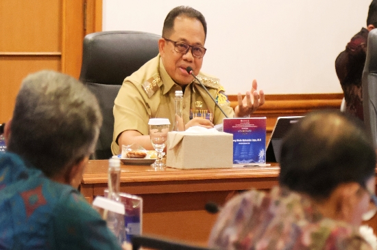 Pimpin High Level Meeting TPID dan TP2DD, Pj. Gubernur Mahendra Jaya Ajak Semua Pihak ‘Ngrombo’ Jaga Pasokan Jelang Hari Raya