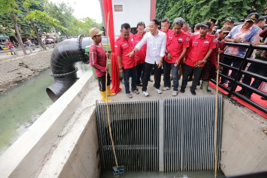 Cegah Banjir, Wali Kota Eri Resmikan Rumah Pompa Gresikan Kecamatan Tambaksari