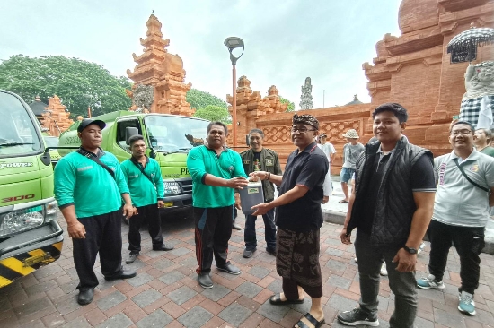 Wali Kota Jaya Negara Lepas Penyemprotan Eco Enzyme Sasar Seluruh Wilayah Kota Denpasar