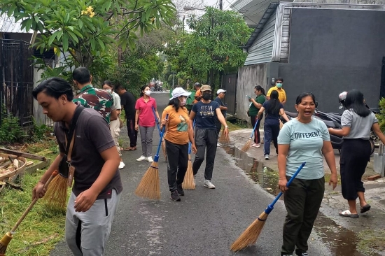 Jadi Wahana Edukasi Jaga Kebersihan, Kelurahan Renon Rutin Gelar Jumat Bersih