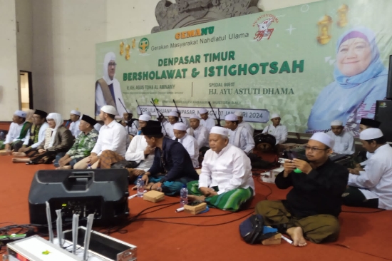 Momen Tahun Baru 2024: Ratusan Masyarakat Muslim Bersholawat dan Beristighotsah Ucapkan Rasa Syukur kepada Tuhan
