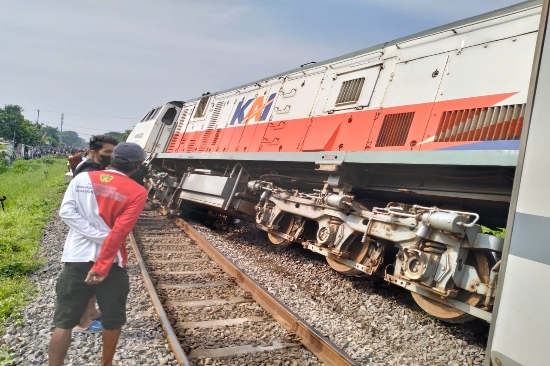 KA Pandalungan Anjlok di Emplasemen Stasiun Tanggulangin