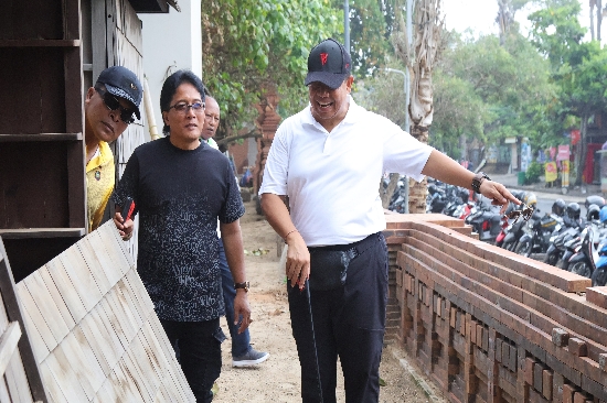 . Gubernur Bali Minta Pantai Kuta Ditata Kembali Agar Tidak Terkesan Kumuh