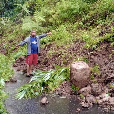 Arus Lalulintas di Desa Gurung Masih Lumpuh Gegara Longsor, Alat Berat belum Dikerahkan di Lokasi