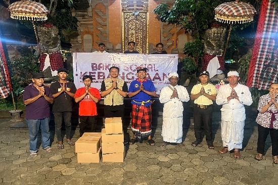 Sambut Nyepi, KMHDI Bagikan Sembako ke Pura di Jakarta