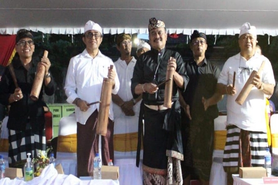Wali Kota Jaya Negara Lepas Parade Ogoh-Ogoh Desa Dangin Puri Kangin