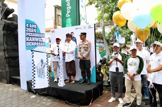 Sekda Alit Wiradana Lepas Mudik Bersama BUMN PT. Pegadaian Kanwil VII