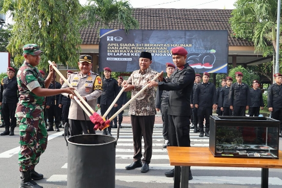 Jalin Sinergitas, Lapas Ngawi Daulat Wakil Bupati Pimpin Apel Siaga Idul fitri 2024