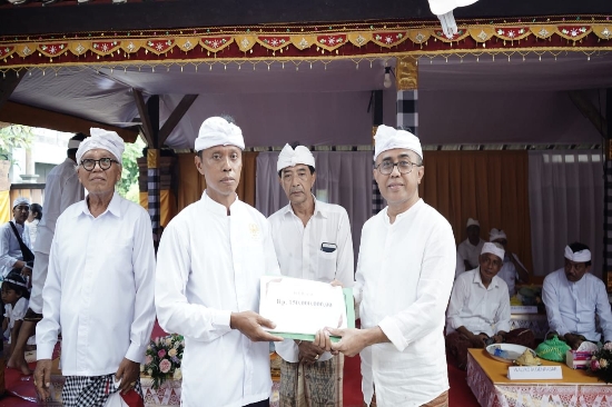 Wali Kota Jaya Negara Hadiri Karya Melaspas di Pura Puseh Dadia Desa Adat Penatih