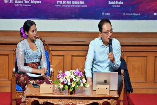 Menimbang Pramoedya Ananta Toer “BUMI MANU BUDI”