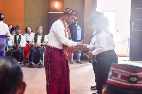 Saat Menyerahkan Sejumlah 415 SK PPPK: Ini Kata Bupati Manggarai