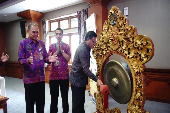 Optimalisasi Pengelolaan Sampah Berbasis Sumber, Sekda Alit Wiradana Buka Sosialisasi Perda Denpasar Nomor 8 Tahun 2023