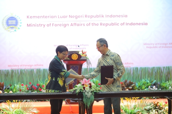 OJK & Kemenlu RI Sepakat Tingkatkan Kerja Sama Perlindungan Konsumen dan Penguatan Sektor Jasa Keuangan