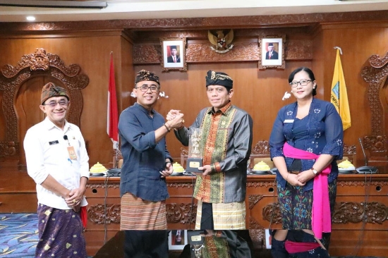 Wali Kota Jaya Negara dan Ombudsman RI Teken Kesepakatan Apresiasi Pelayanan Publik Pemkot Denpasar Capai Nilai Baik Nasional