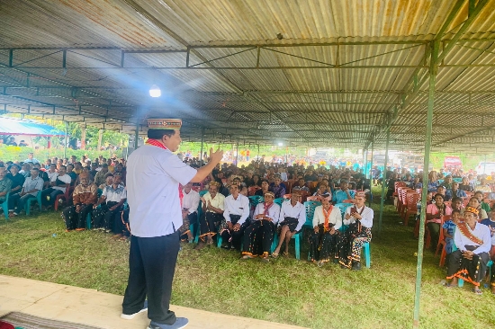 Ribuan Masa Hadir Deklarasi Paket AKUR di Kisol Kelurahan Tanah Rata