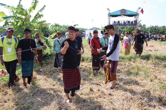 Wawali Arya Wibawa Buka Abiantimbul Kite Festival ke-2, Jadi Wahana Pelestarian Permainan Layang-Layang Khas Bali