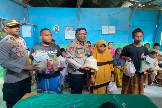 Sambut Hari Bhayangkara ke-78, Polres Matim Salurkan Bansos kepada Siswa SLBN Borong dan Anak Pondok Pesantren