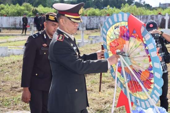 Jelang Hari Bhayangkara ke-78, Kapolres Manggarai Pimpin Upacara Ziarah di Taman Makam Pahlawan Lalong Tana