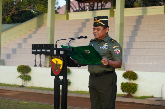 Irdam IX/UDY Pimpin Upacara Bendera di Lapangan Ngurah Rai