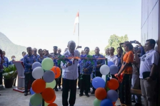 Penjabat Bupati Manggarai Timur, Resmikan Gedung Perpustakaan Daerah