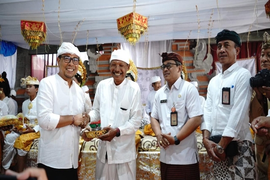 Wawali Arya Wibawa Hadiri Prosesi Mepandes di Pasraman Widya Graha Kepasekan