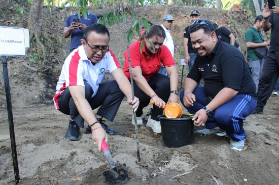 Wujudkan Denpasar Bersih, Jaya Negara Ikuti Aksi Bersih Sungai Meriahkan Hut LPM RI ke-24