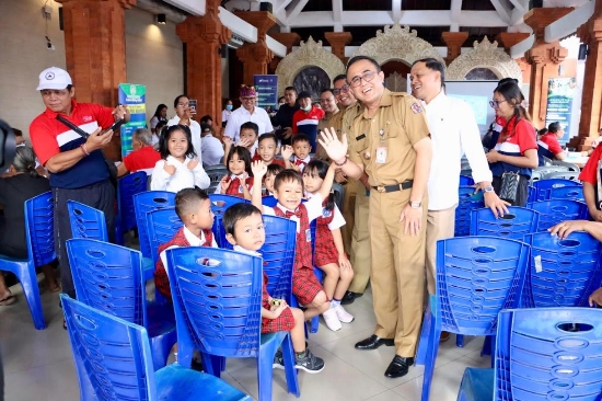 Serangkaian Peringatan HKN Wali Kota Jaya Negara Tinjau Safari Kesehatan Di Banjar Bun