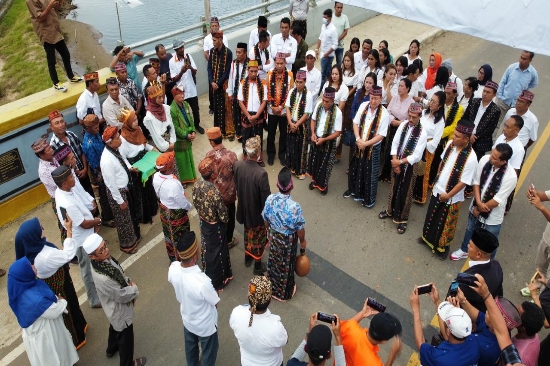 Guyur Gerimis Rahmat Warnai Acara Tatap Muka Edi-Weng di Nanga Na’e