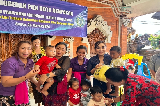 Pemkot Denpasar Kembali Serahkan Alat Bantu BKB Kit Stunting, Wujudkan Pencegahan Stunting Berkelanjutan