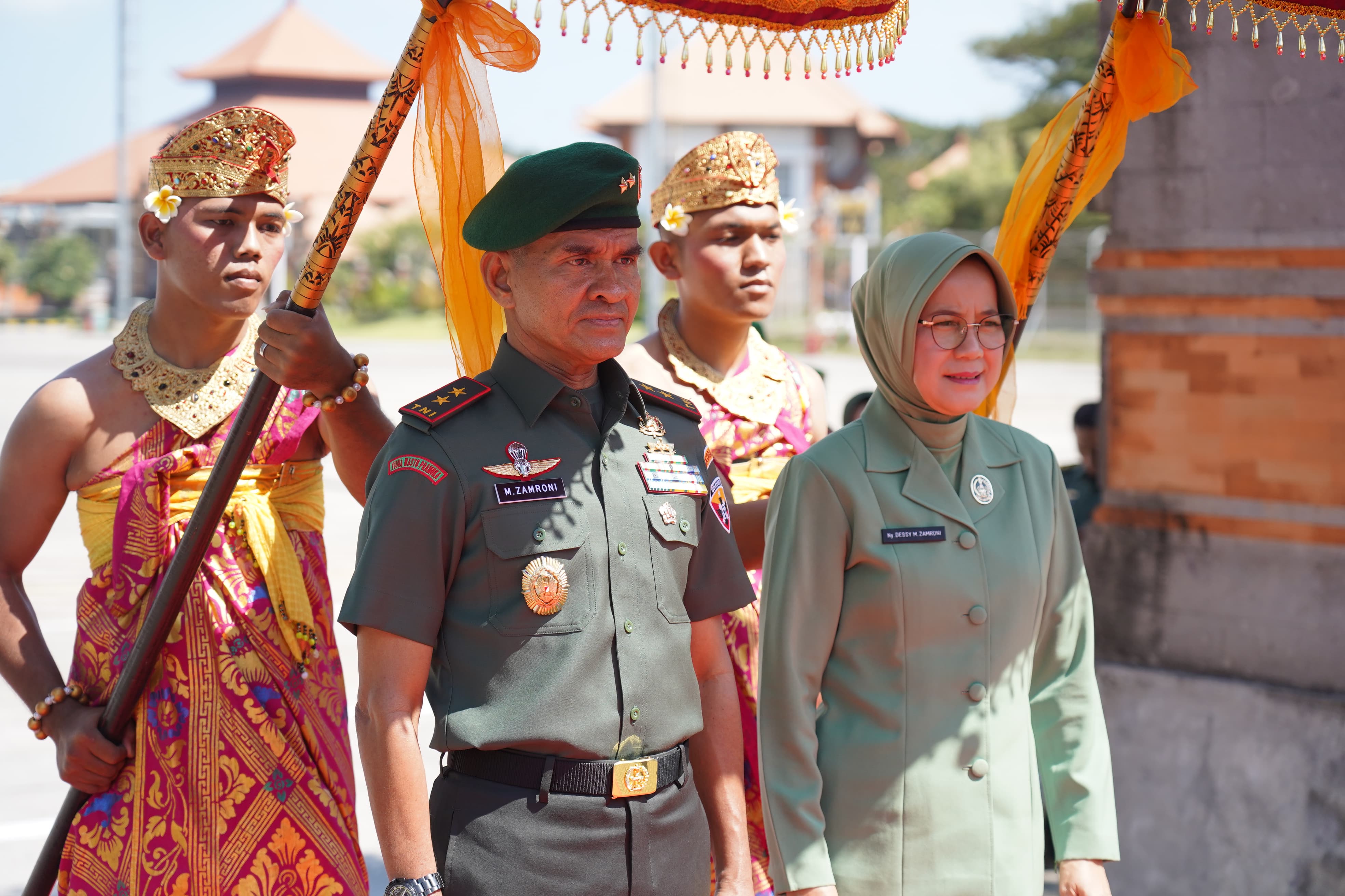 Tiba di Bali, Mayjen Zamroni Disambut Tradisi Tepung Tawar