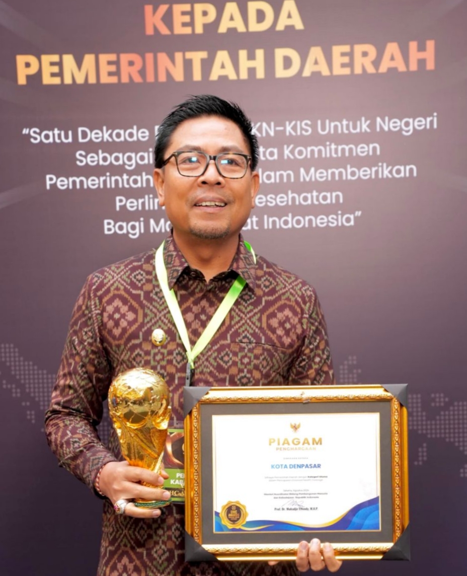 Pemkot Denpasar Terima Penghargaan UHC Kategori Utama Tahun 2024