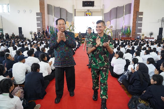 Pangdam Zamroni Berikan Kuliah Umum Ribuan Mahasiswa Unmas Denpasar