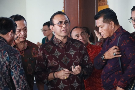 Dukung Pengolahan Sampah Berkelanjutan, Pemkot Denpasar Rancang Pengolahan Sampah Plastik Menjadi Paving Blok