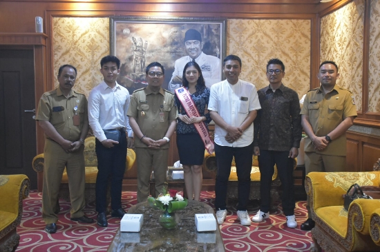 Ikuti Ajang Putri Pariwisata Indonesia 2024, Wawali Arya Wibawa Beri Dukungan kepada Pradnyaniswari