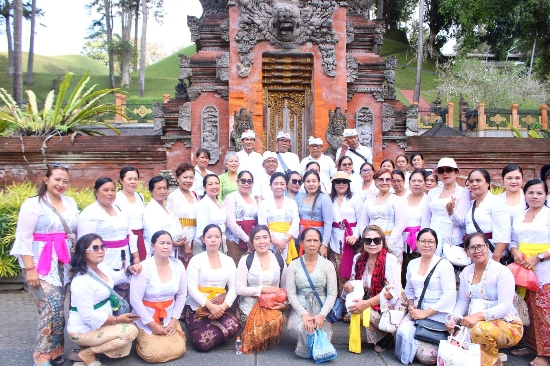 Pemkot Denpasar Laksanakan Tirta Yatra Lansia Peserta Posyandu Paripurna Tahap II
