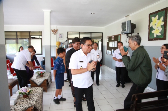 Pemkot Denpasar Sampaikan Duka Cita Atas Berpulangnya Kabid Pemdes, A.A. Mahayana