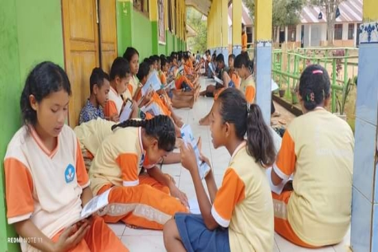 Budaya Membaca Menjadi Kegiatan Rutinitas Mingguan SMPN 5 Kota Komba