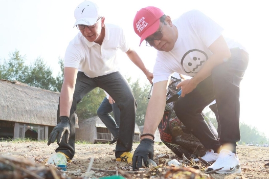 Sinergi Pemkot Bersama Komunitas dan Pelaku Usaha Wali Kota Jaya Negara Gaungkan Aksi Bersih-Bersih, dan Pilah Sampah