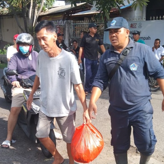 Pastikan Disiplin Warga dalam Pemilahan Sampah, Desa Pemecutan Kelod Gencarkan Pemantauan TPS