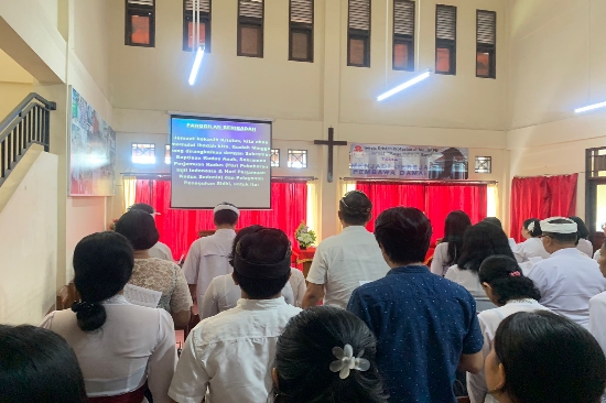 Beri Rasa Aman, Personil Polsek dan Polres Bangli Laksanakan Pengamanan Kegiatan Ibadah di Gereja Marga Rahayu