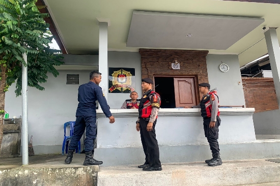 Sambangi Kantor DPRD, Kantor KPUD dan, Kantor Bawaslu Bangli, Personel Sat Samapta Polres Bangli Berikan Imbauan Kamtibmas