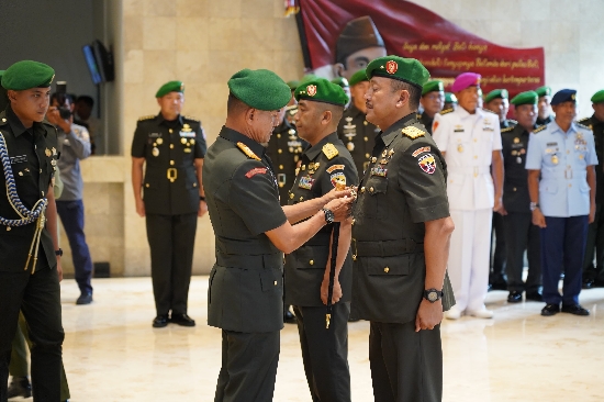 Pangdam Zamroni Pimpin Sertijab Irdam IX/Udy