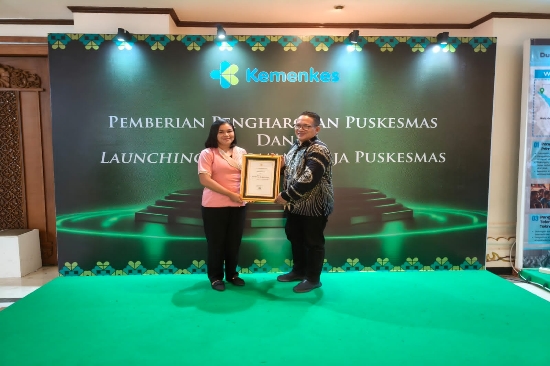 Tiga Tahun Kepemimpinan Edi-Weng, Puskesmas Wae Nakeng Dianugerahi Penghargaan dari Kemenkes RI