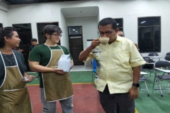 Kunjungi BLKK Darul Hijrah Madani, Melki Laka Lena Dorong Pengusaha Muda di NTT