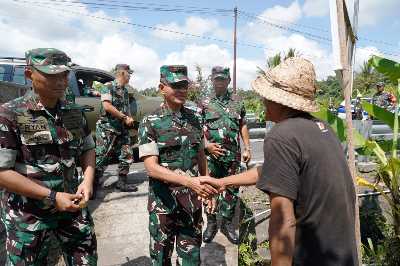 Pangdam Zamroni Cek Ketahanan Pangan dan Dapur Sehat Karangasem