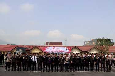 Waka Polres Manggarai Pimpin Upacara Peringatan Hari Pahlawan 10 November 2024