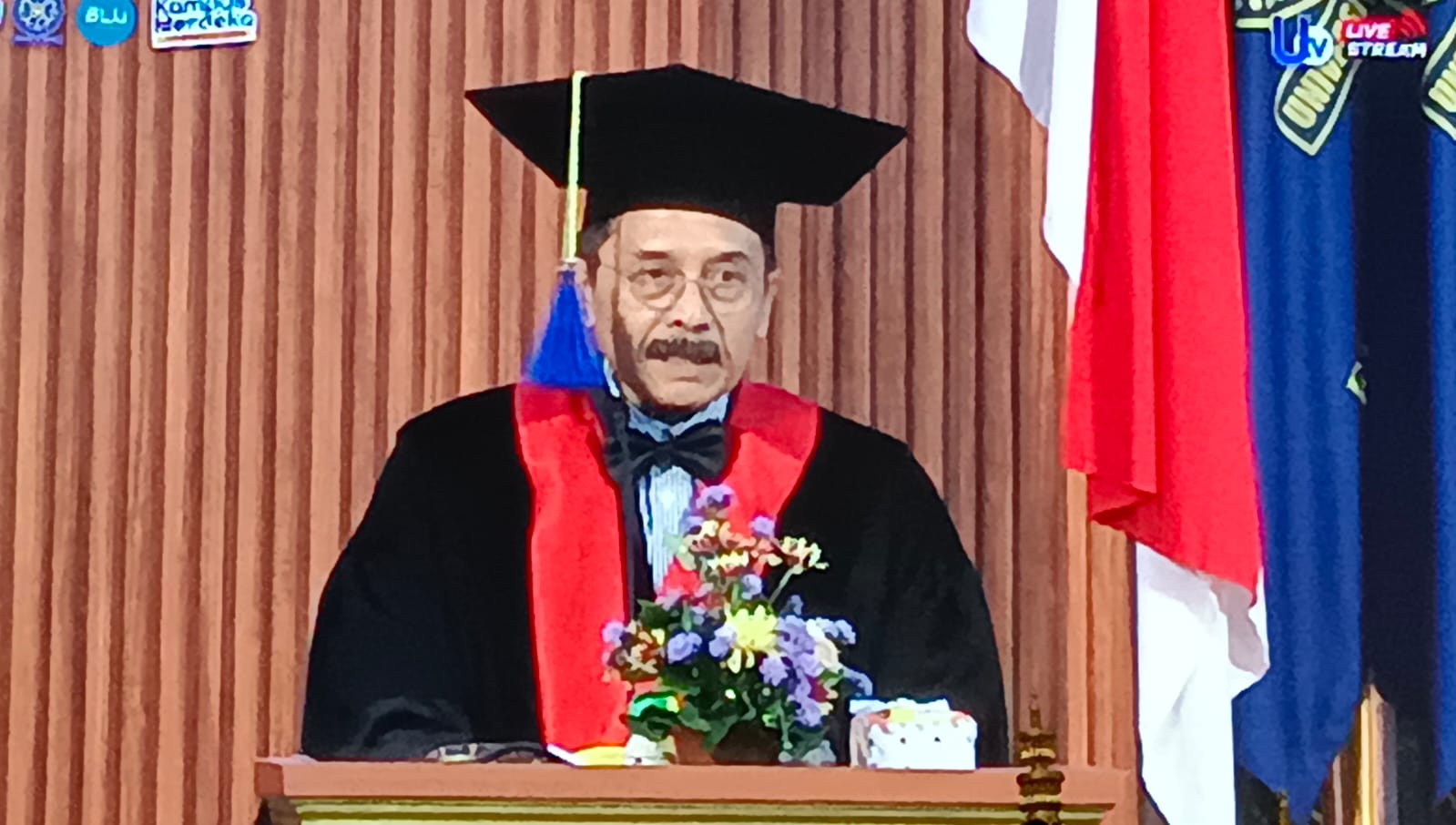 Dikukuhkan Sebagai Guru Besar Tetap Unud, Prof. Dewa Gede Palguna Soroti Tantangan Wujudkan Integritas Hakim Konstitusi