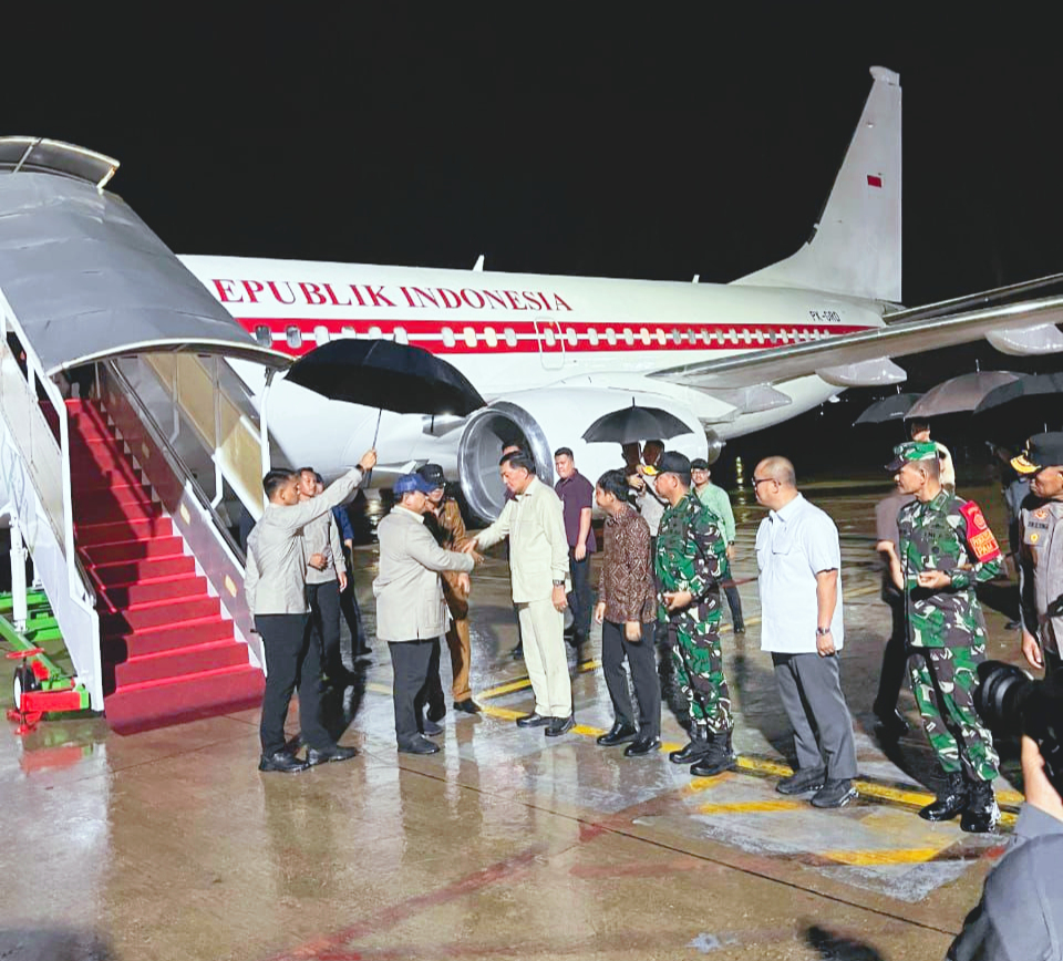 Tiba di Kupang, Presiden RI Disambut Pangdam Zamroni