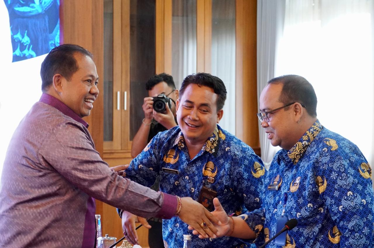 Bahas Penanganan Sampah dan Penataan Baliho, Pj Gubernur Mahendra Jaya Ajak Kabupaten/Kota ‘Ngrombo’